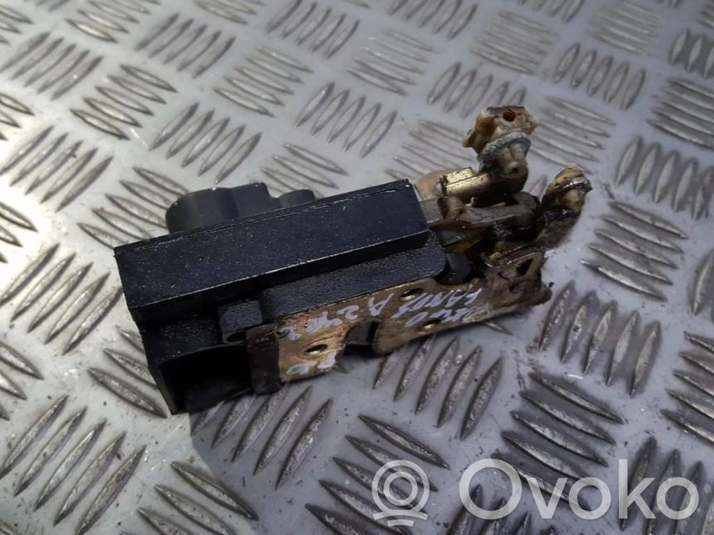 Cerradura de puerta delantera