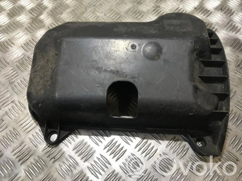 Volkswagen PASSAT B4 Placa protectora/protector antisalpicaduras motor 