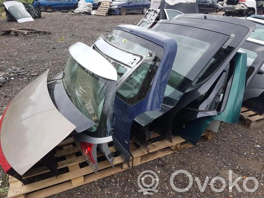 Nissan Primera Takaluukun/tavaratilan kansi