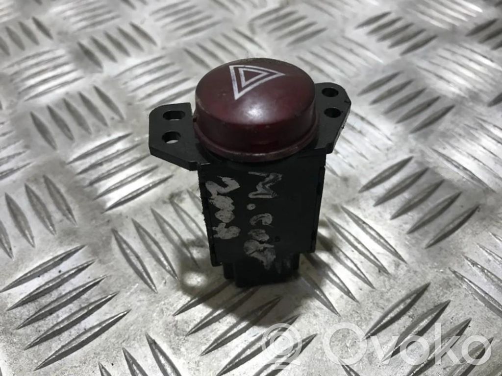 Botón interruptor de luz de peligro