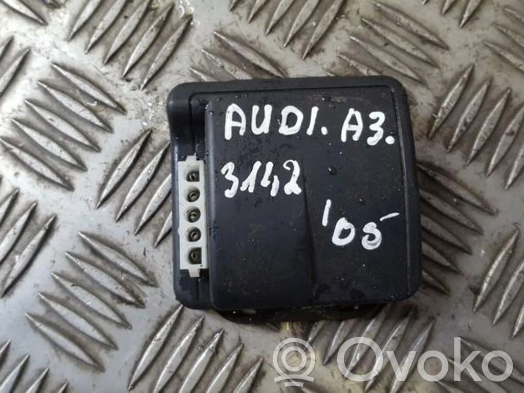 Audi A3 S3 8P Sonstige Steuergeräte / Module 