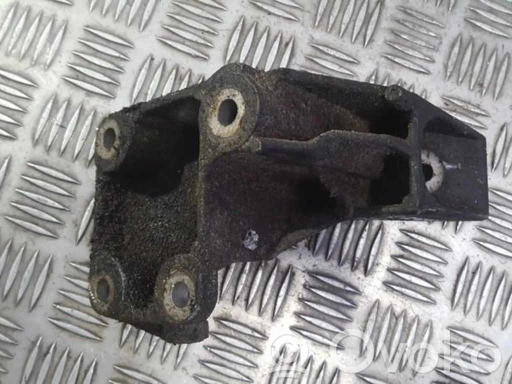Soporte de montaje del motor (Usadas)