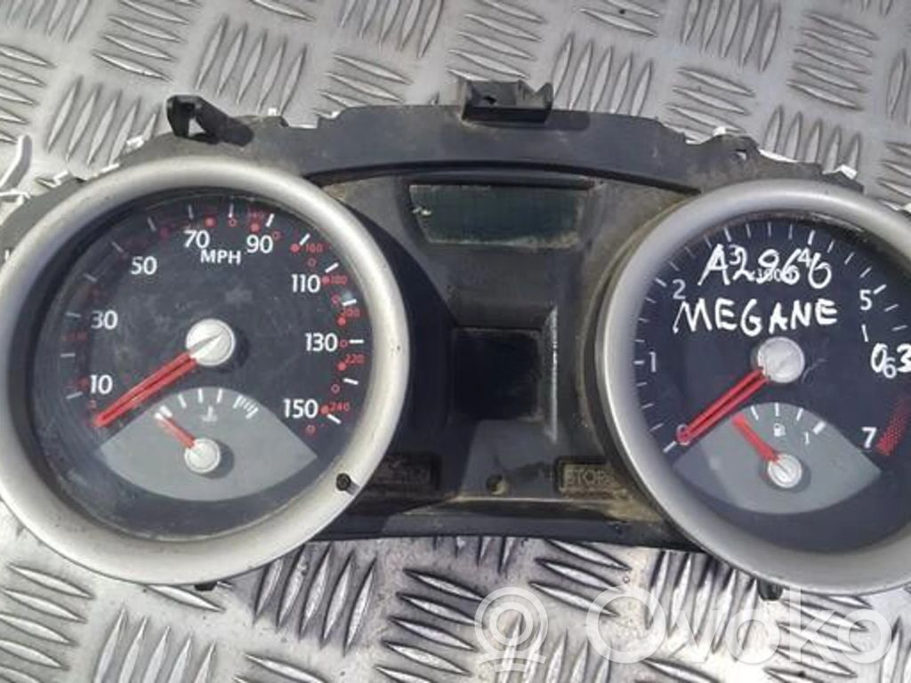 Renault Megane II Geschwindigkeitsmesser Cockpit 