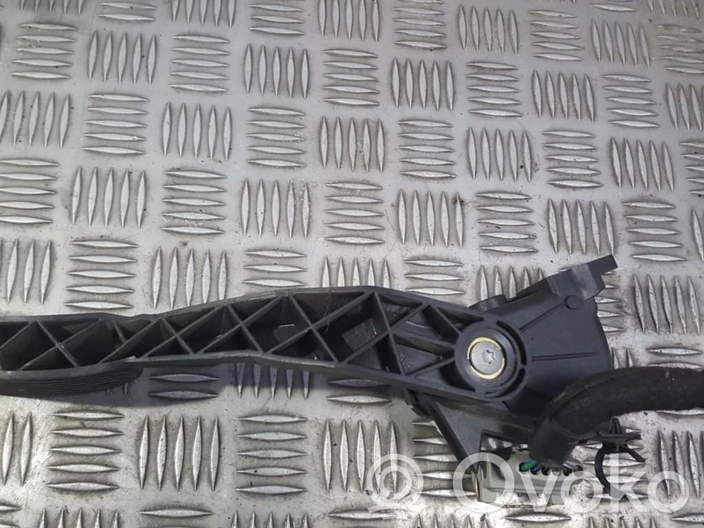Volvo V70 Accelerator throttle pedal 