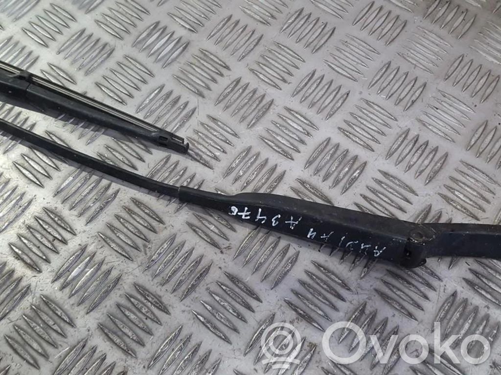 Audi A4 S4 B5 8D Bras d'essuie-glace avant 