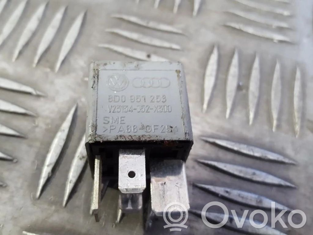 Otros relés   8D0951253,370,8D0951253