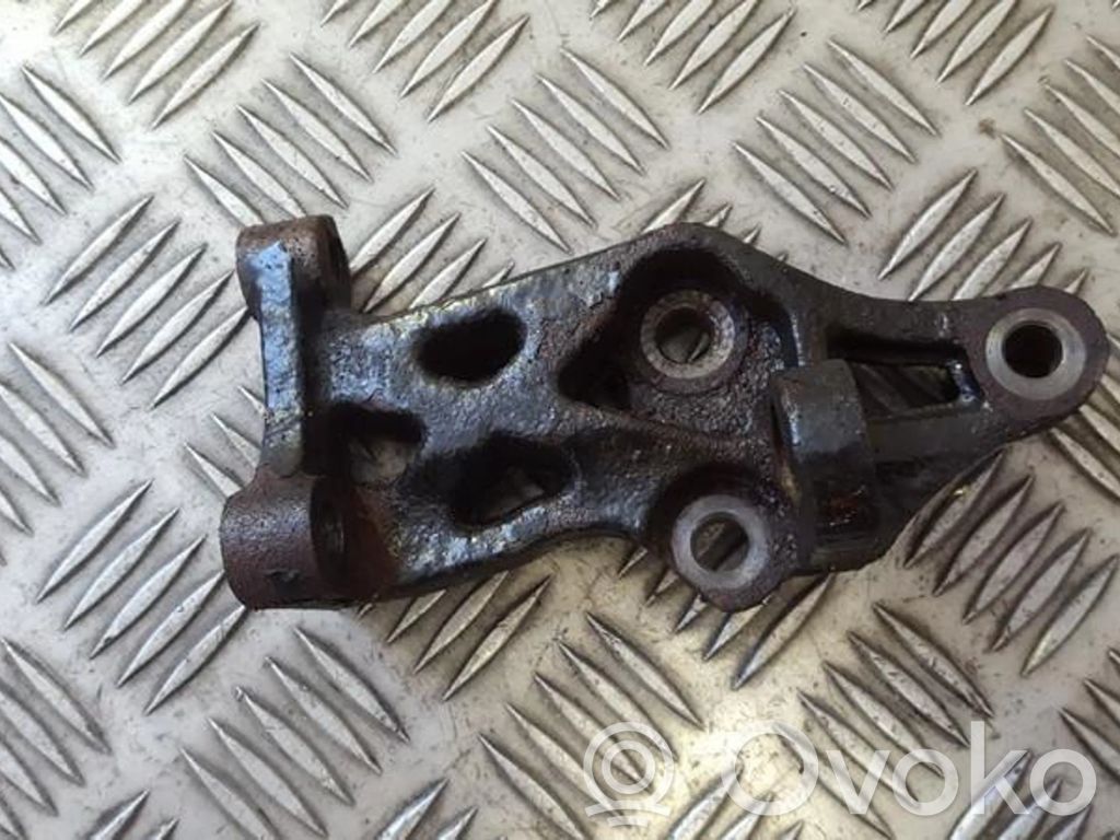 Engine mounting bracket   3D28,3D28