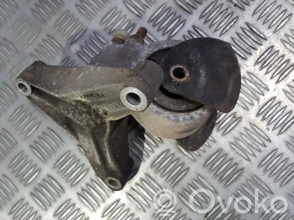 Volvo S40, V40 Engine mount bracket 