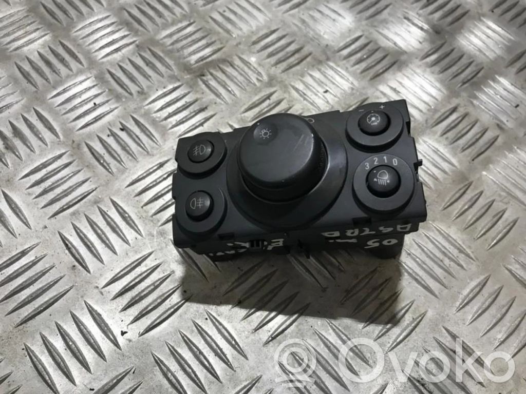 Light switch   13100128,32230320,04063010,13100128,32230320