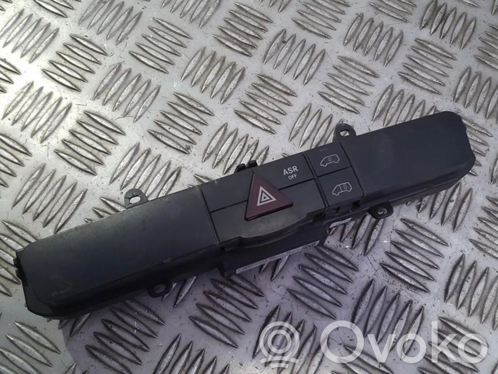 Comutator lumini pericol   A9068701010,A9068700210,A9068700210,A9068701010