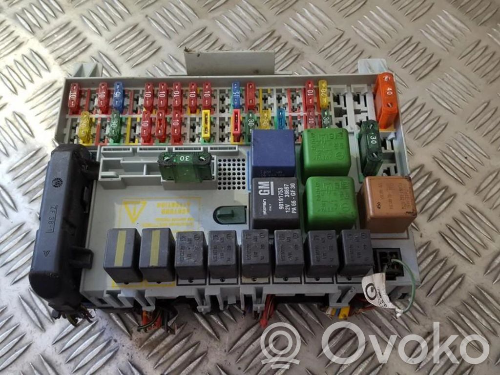 Opel Vectra B Sicherungskasten komplett 