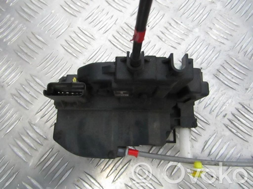 Cerradura de puerta delantera