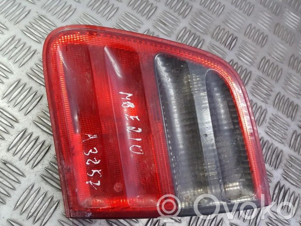 Mercedes-Benz E W210 Lampă spate în capacul portbagajului 