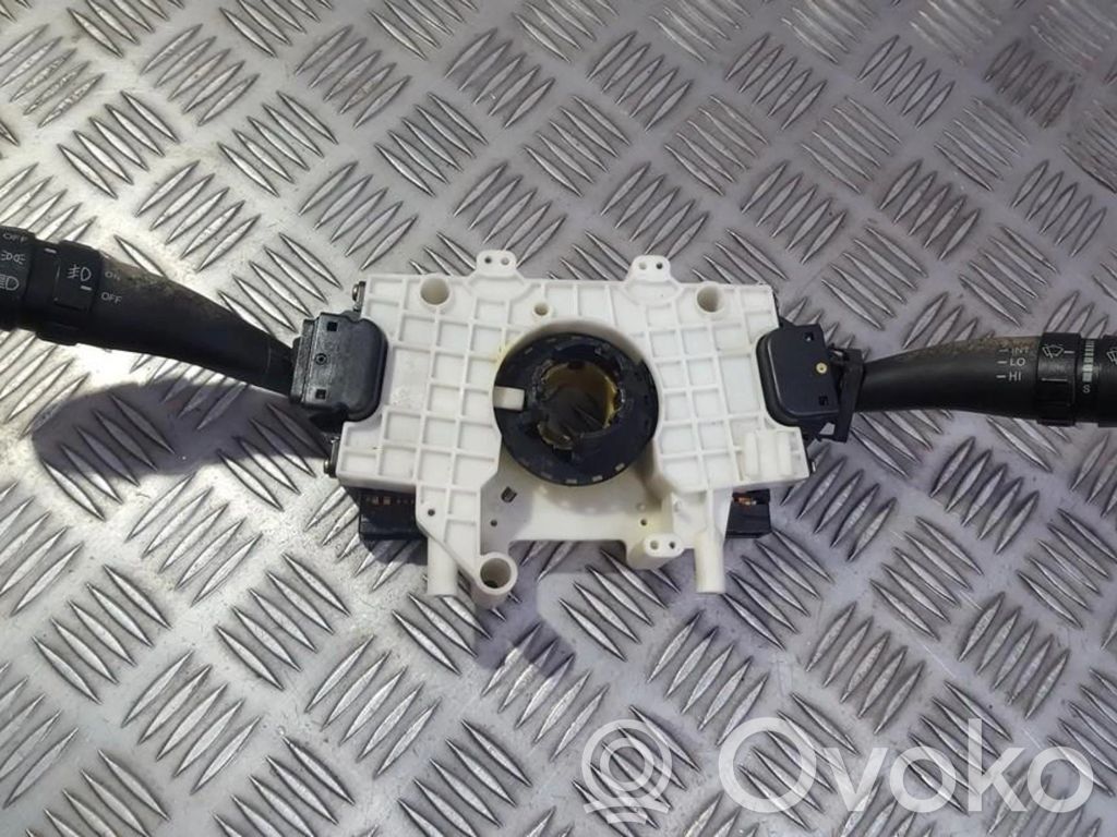 Bloc semnalizator și ștergător parbriz