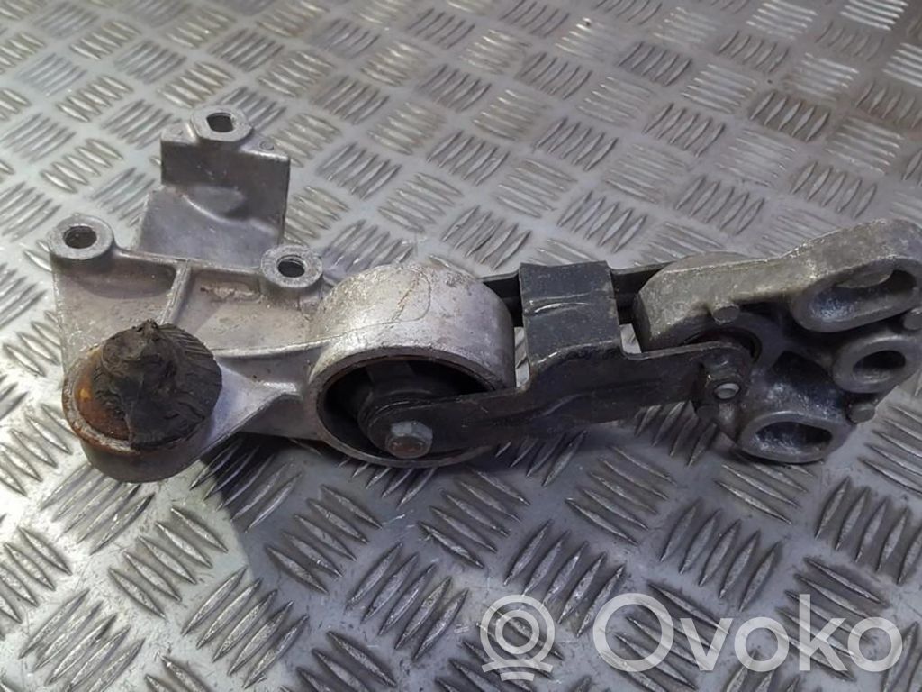 Peugeot 406 Engine mount bracket 