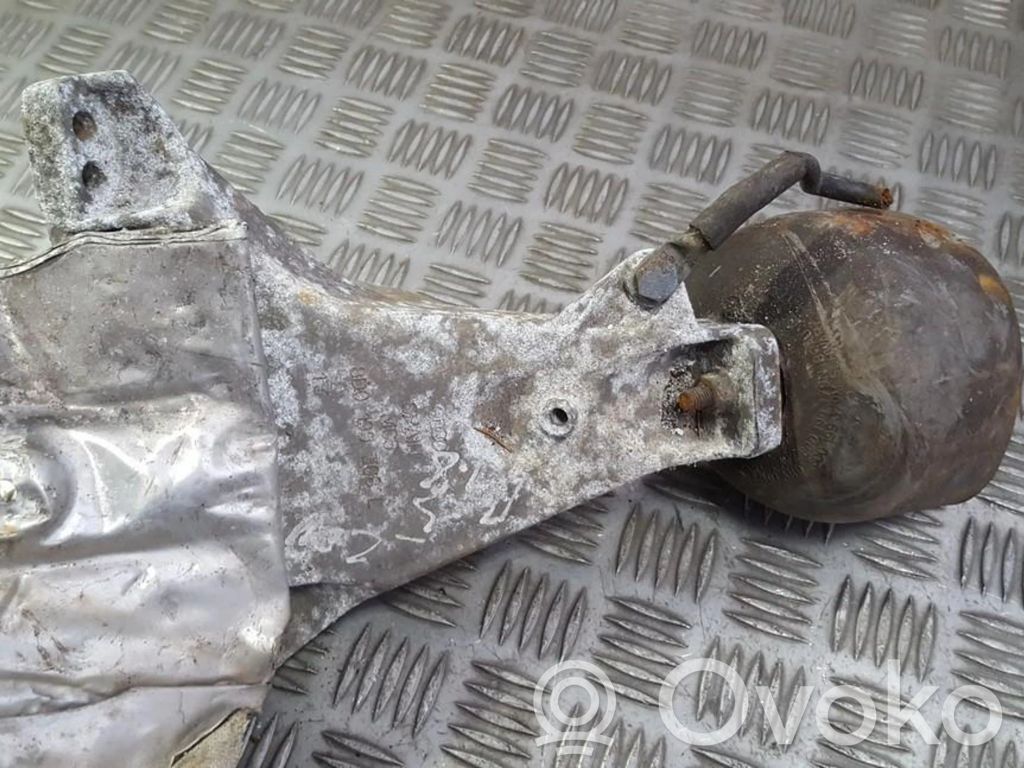 Audi A4 S4 B5 8D Supporto di montaggio del motore (usato) 