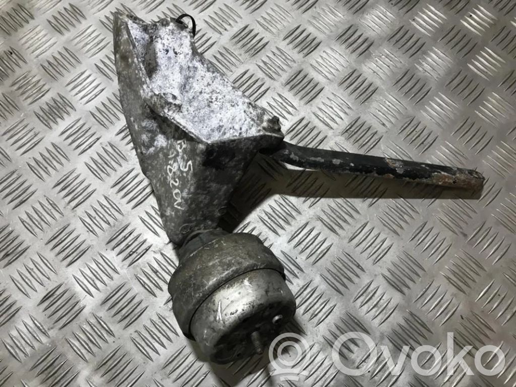 Volkswagen PASSAT B5 Supporto di montaggio del motore (usato) 