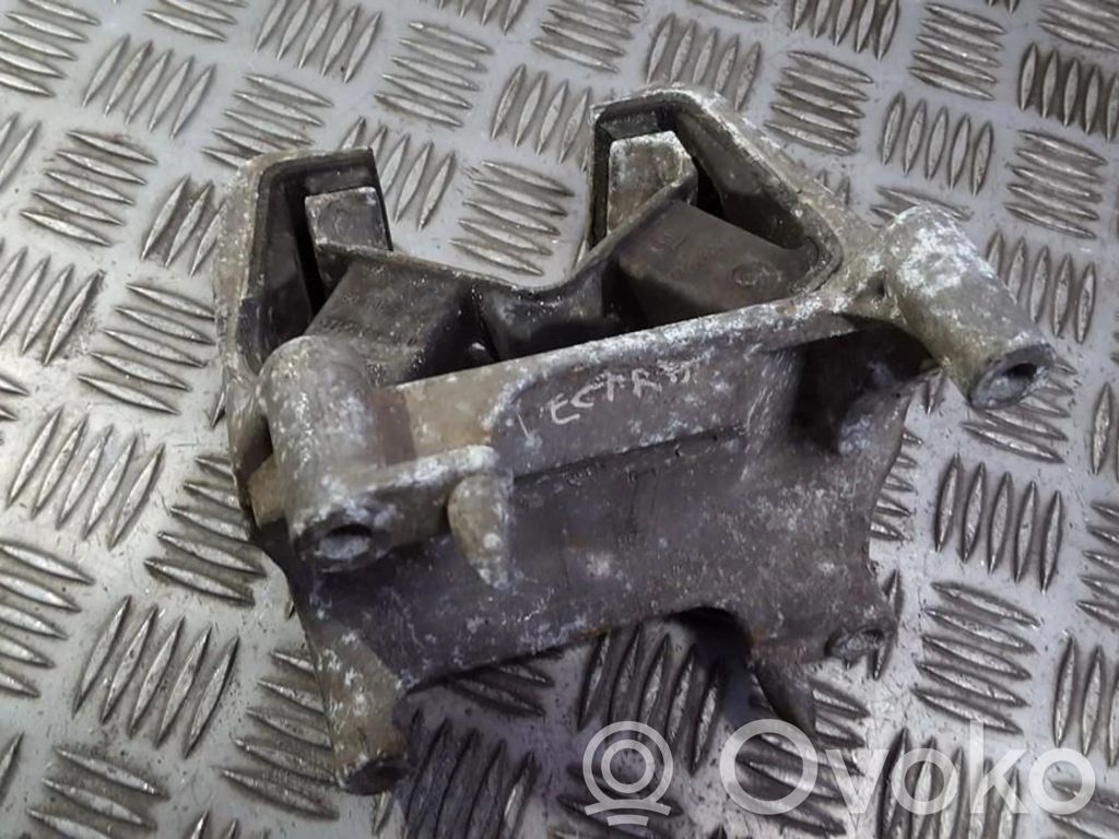 Moottorin kiinnikekorvake   90495514,90495514