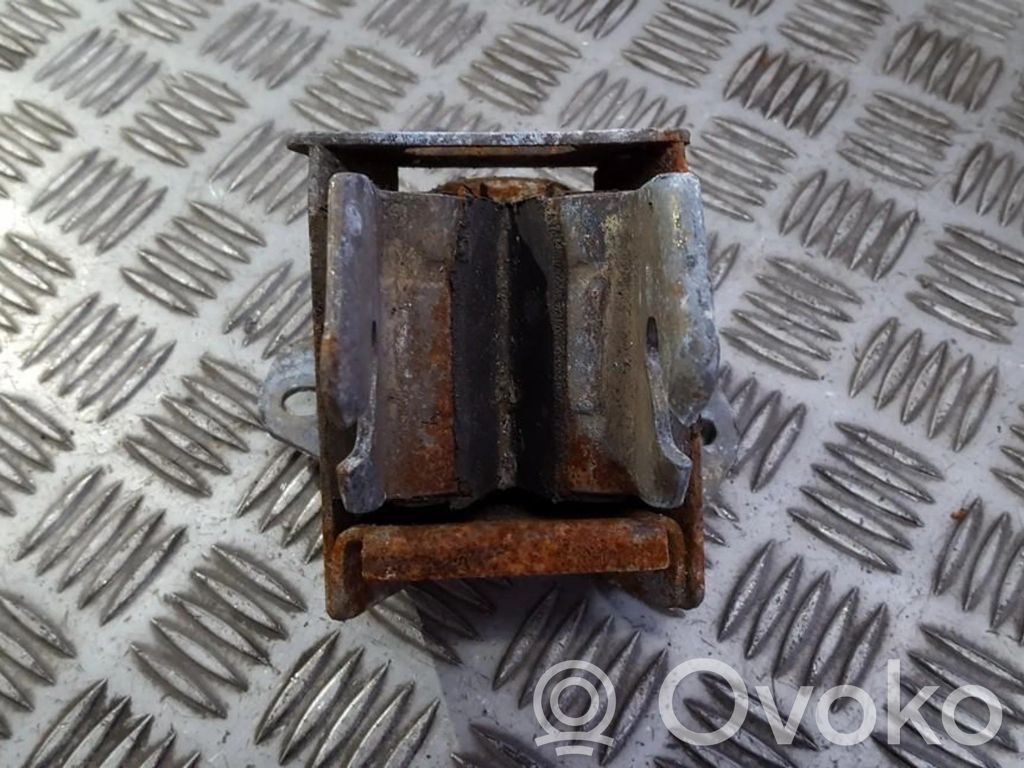 Soporte de montaje del motor   7700641318,7700641318