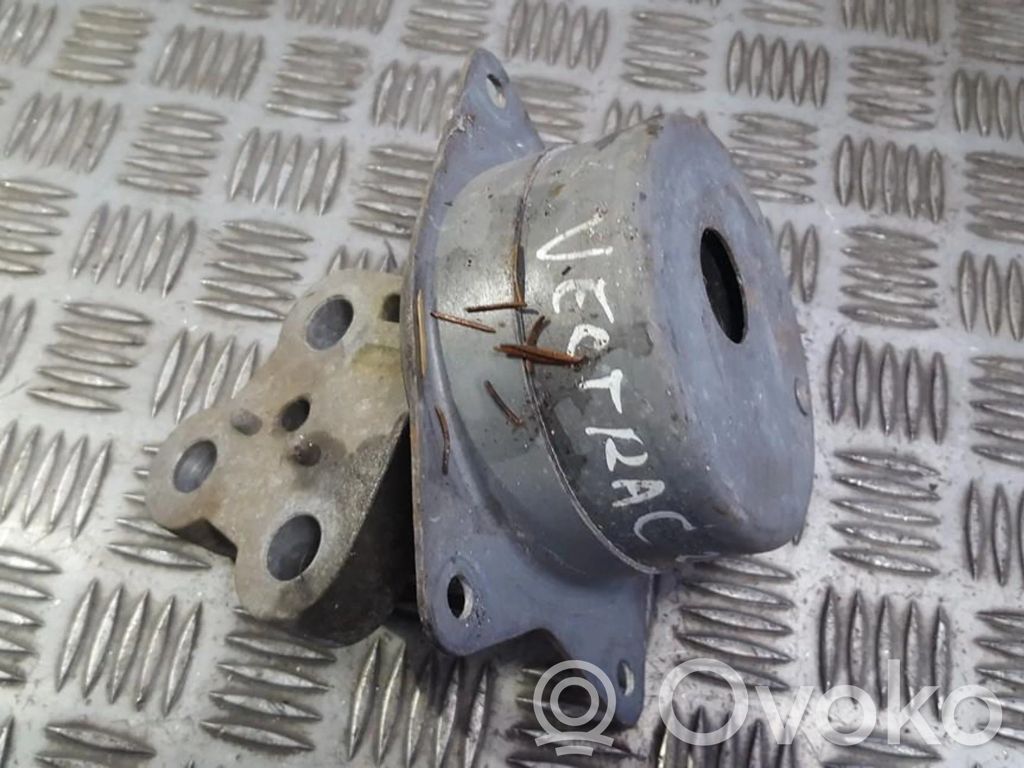 Opel Vectra C Engine mount bracket 