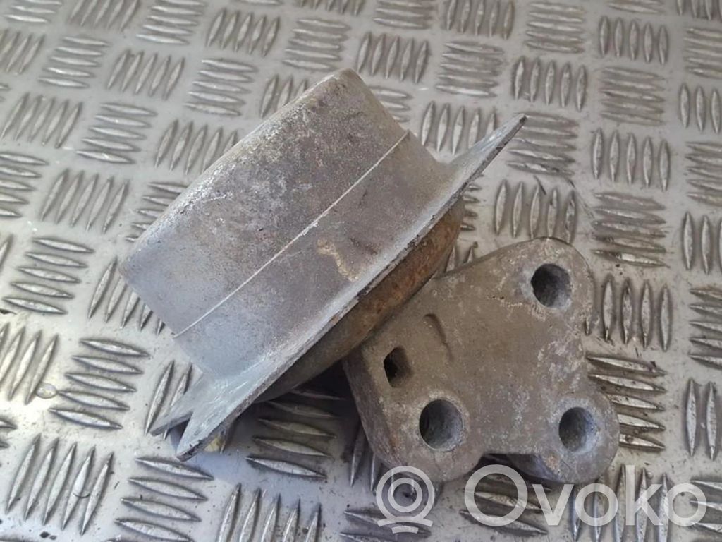 Soporte de montaje del motor   V04640,V04640