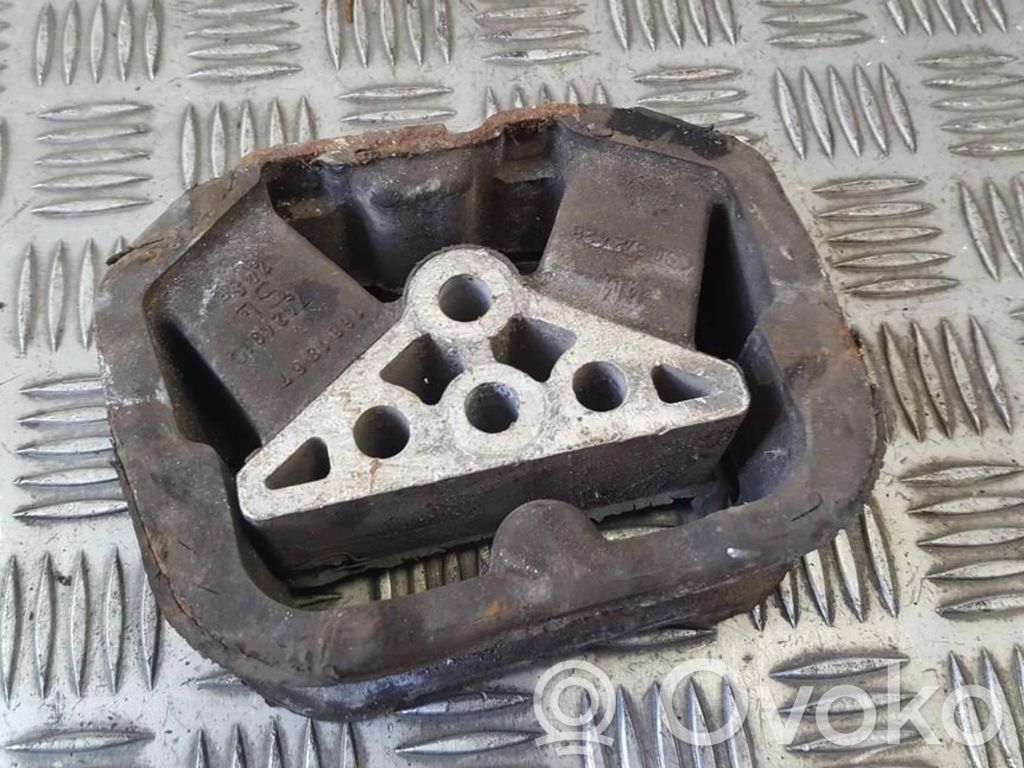Opel Vectra A Engine mount bracket 
