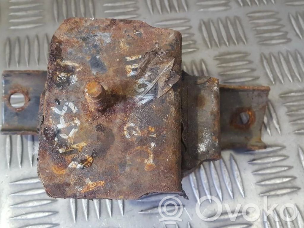 Subaru Legacy Engine mount bracket 