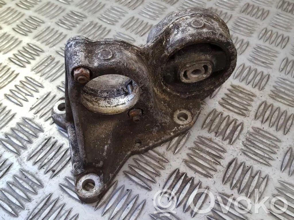 Peugeot 406 Engine mount bracket 