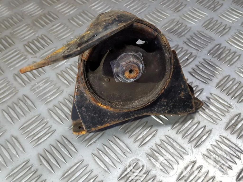 Toyota Carina T190 Moottorin kiinnikekorvake