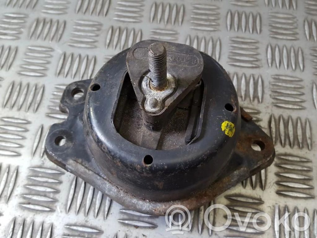 Engine mount bracket   8200052026C,8200052026C
