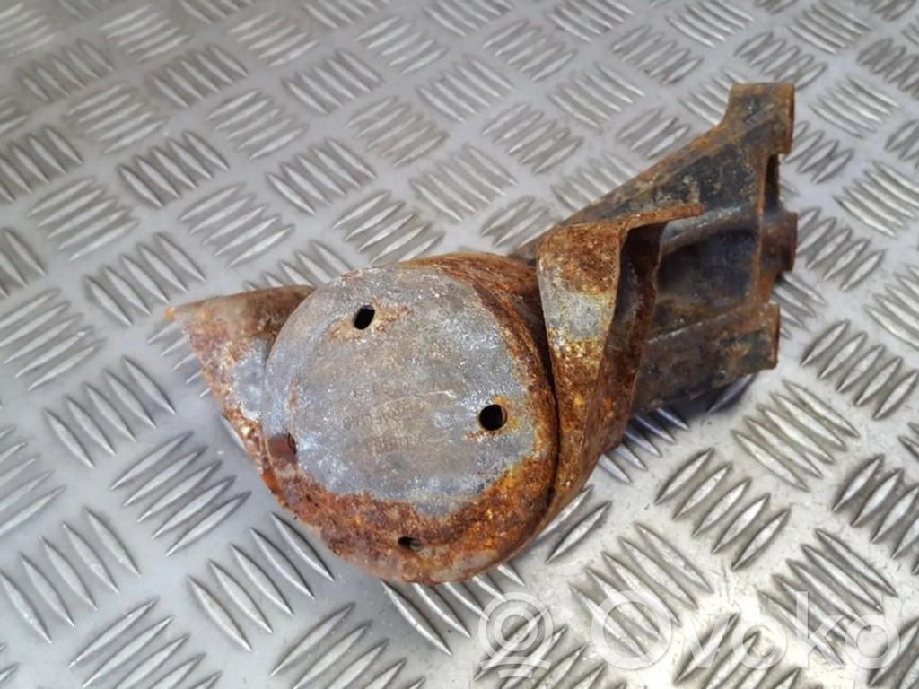 Ford Mondeo MK II Engine mount bracket 