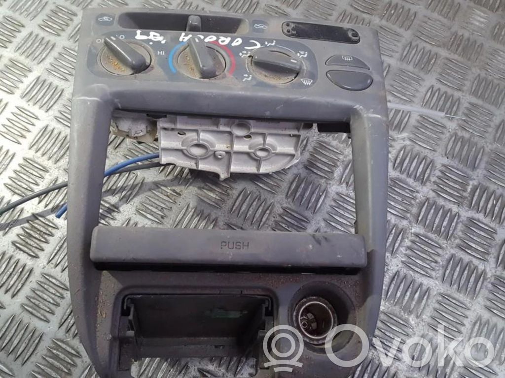 Toyota Corolla E110 Panel klimatyzacji 