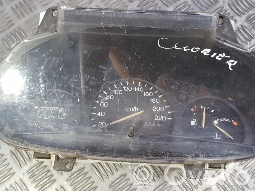 Ford Courier Geschwindigkeitsmesser Cockpit 