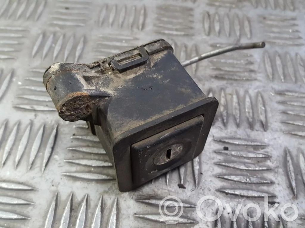 Volkswagen PASSAT B3 Serrure de hayon