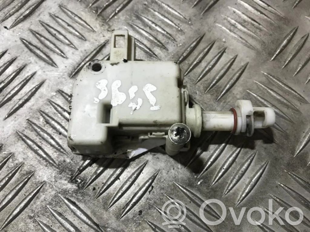 Volkswagen PASSAT B5 Motor închidere centralizată 