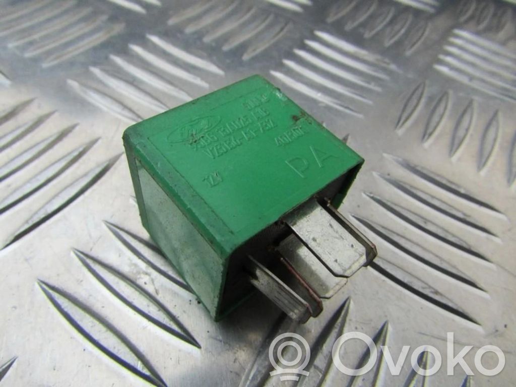 Otros relés   93BG13A025A1B,V23136A1X32,93BG13A025A1B,V23136A1X32,V23136A1X32