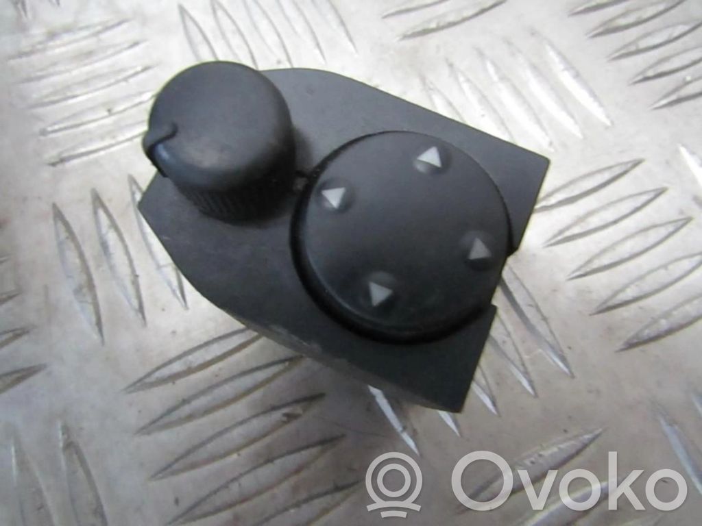 Sivupeilin kytkin   8D0959565,8D0959565