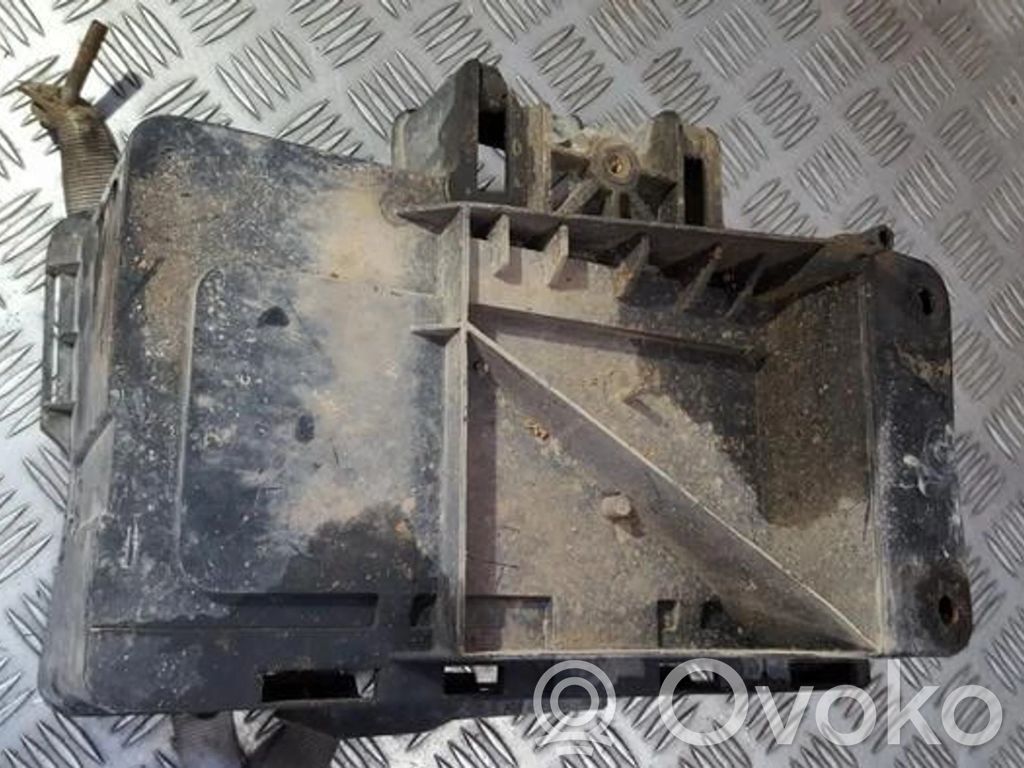 Ford Focus Akkulaatikon alusta 