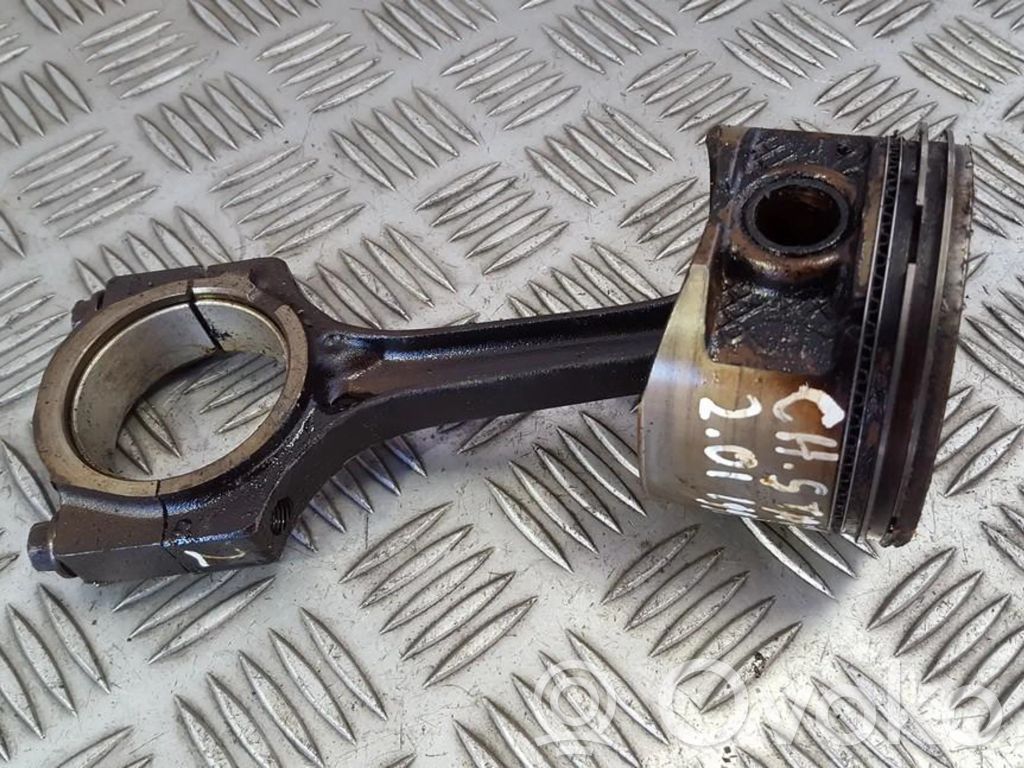 Piston avec bielle
