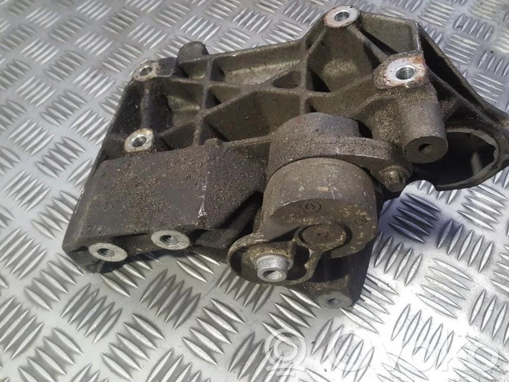 Engine mounting bracket   90528682,33580,33580,90528682