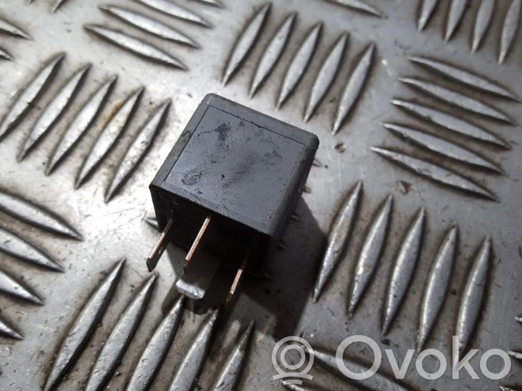 Audi A4 S4 B5 8D Autres relais