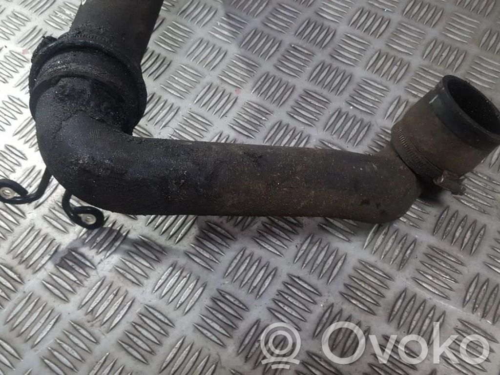 Volkswagen PASSAT B4 Furtun/conductă intercooler 