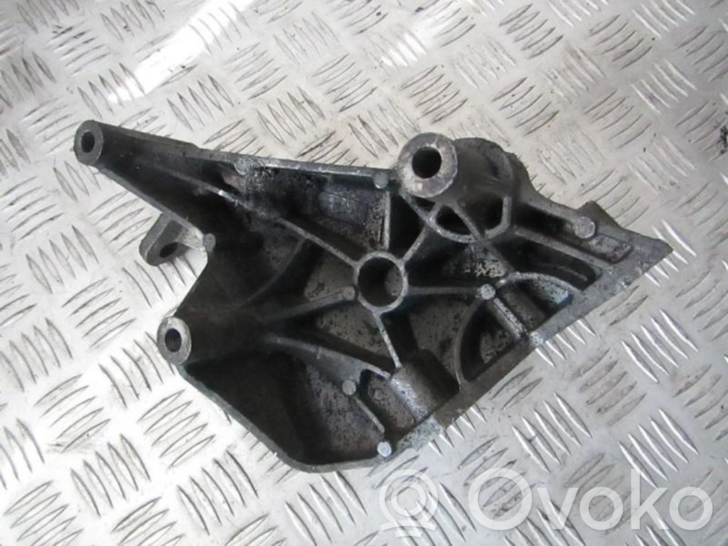 Engine mounting bracket   045199207M,045199207M,045199207M,045199207M