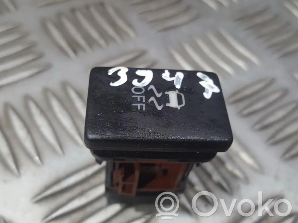Interruptor de control de tracción (ASR)   15C032,15C032