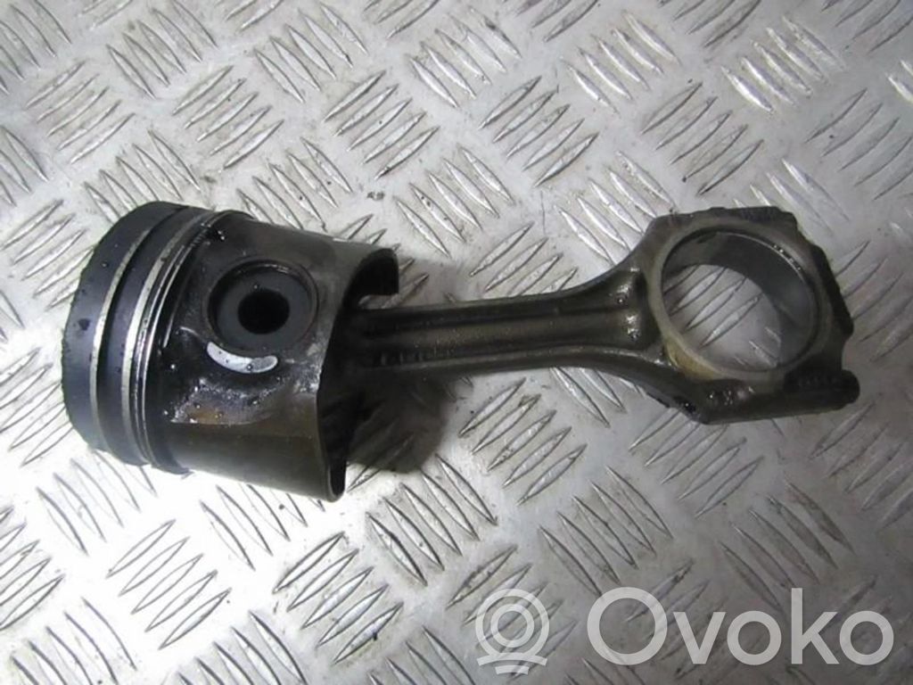 Volkswagen PASSAT B5 Pistone con biella 