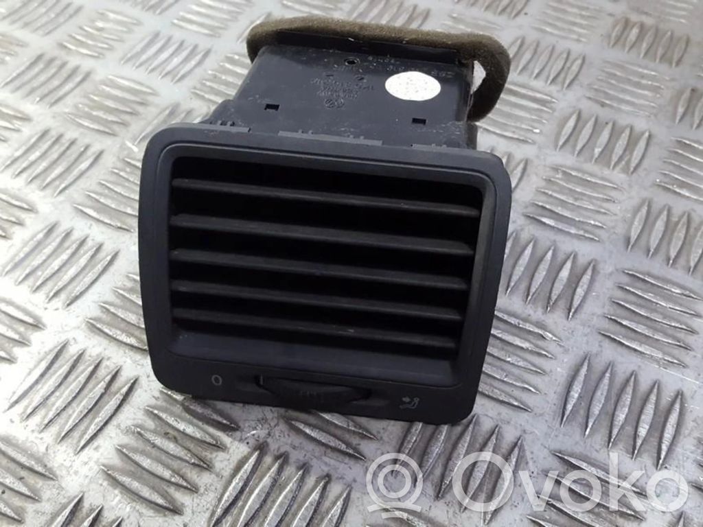 Volkswagen Golf V Boczna kratka nawiewu deski rozdzielczej 