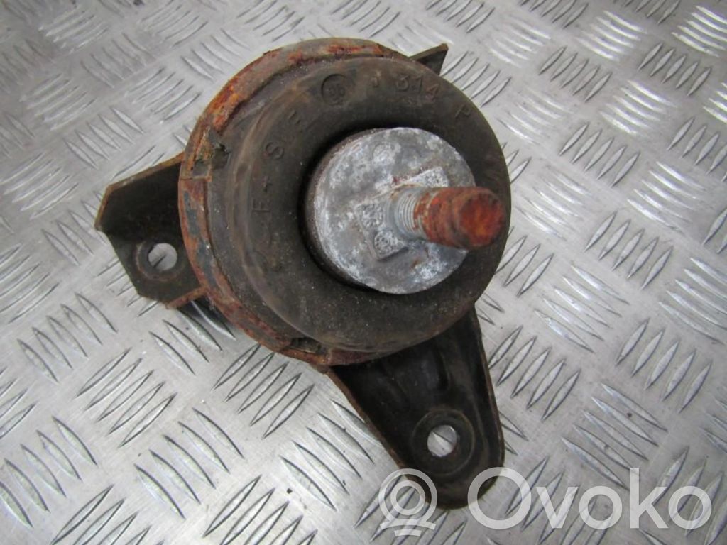 Ford Mondeo MK II Wspornik / Mocowanie silnika 