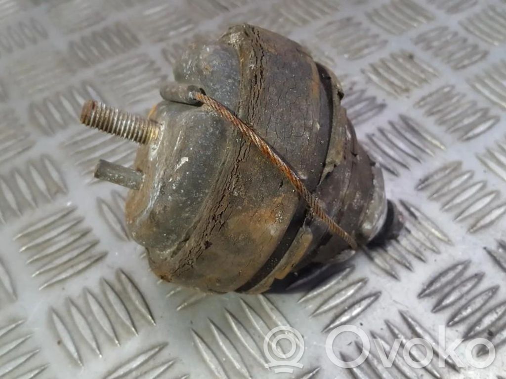 Volvo 850 Supporto di montaggio del motore 