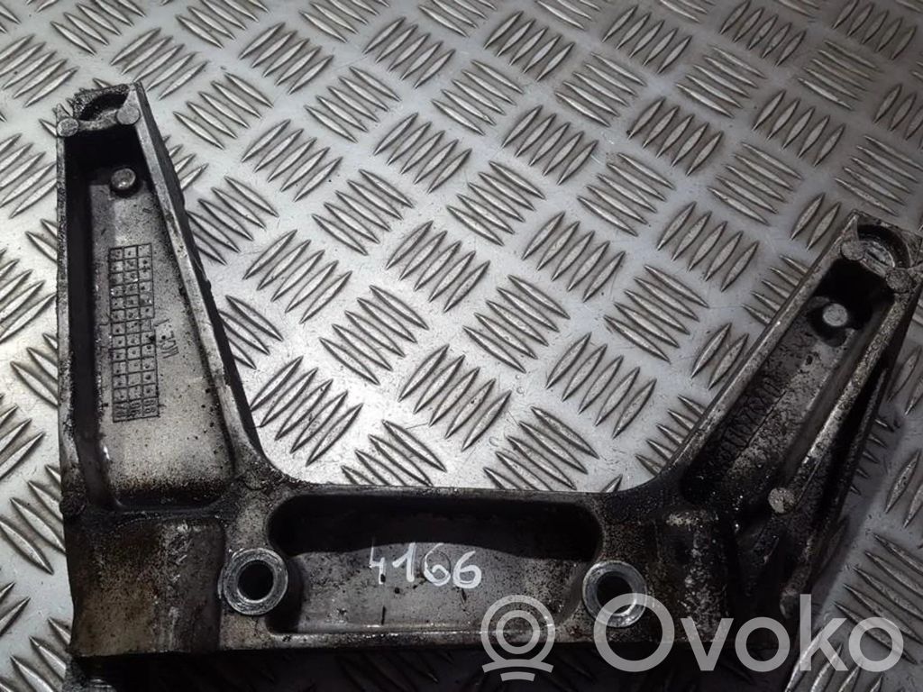 Engine mounting bracket   KKU107640,KKU107640