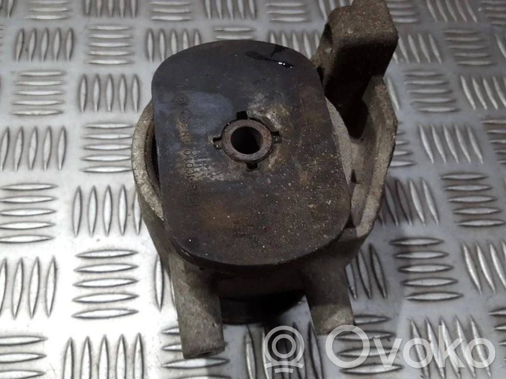 Hyundai Getz Engine mount bracket 